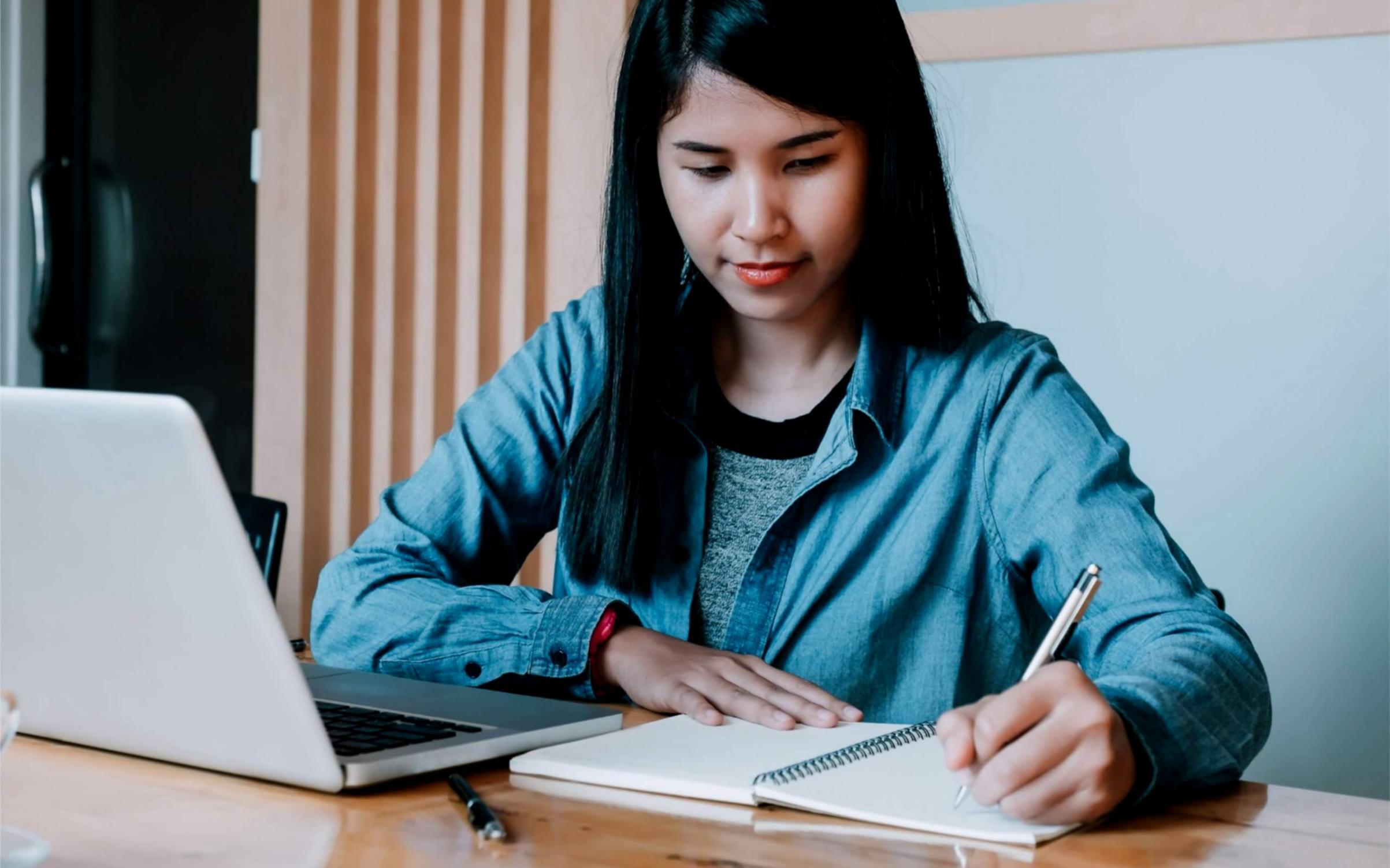 Especialistas em SEO móvel da Quavioras prontos para responder às suas questões